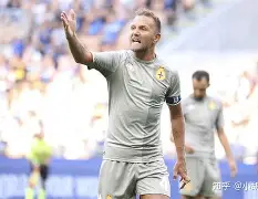 包含斯佩齐亚意外受挫，战绩不如人意拖累排名的词条