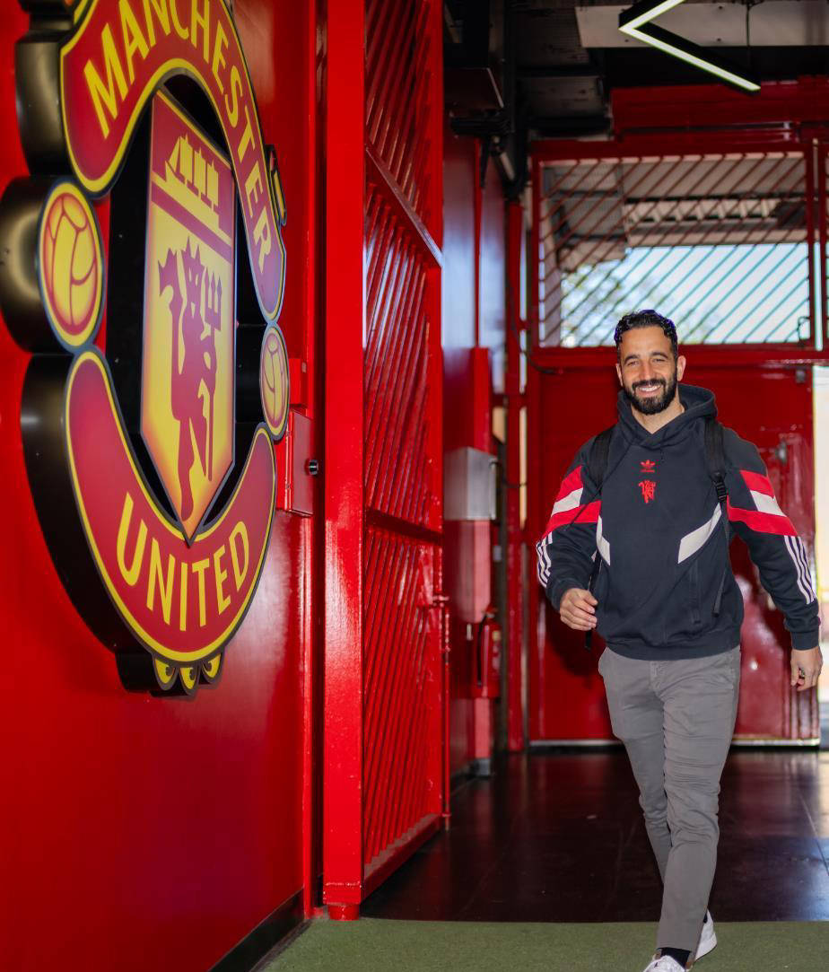 曼联新任主帅振奋球队,引领复兴的球队